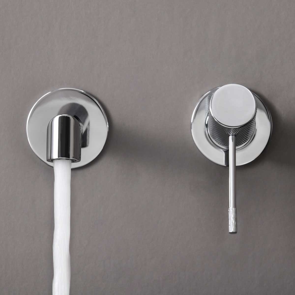 Смеситель Vincea Desire VBFW-1D1CH настенный хром