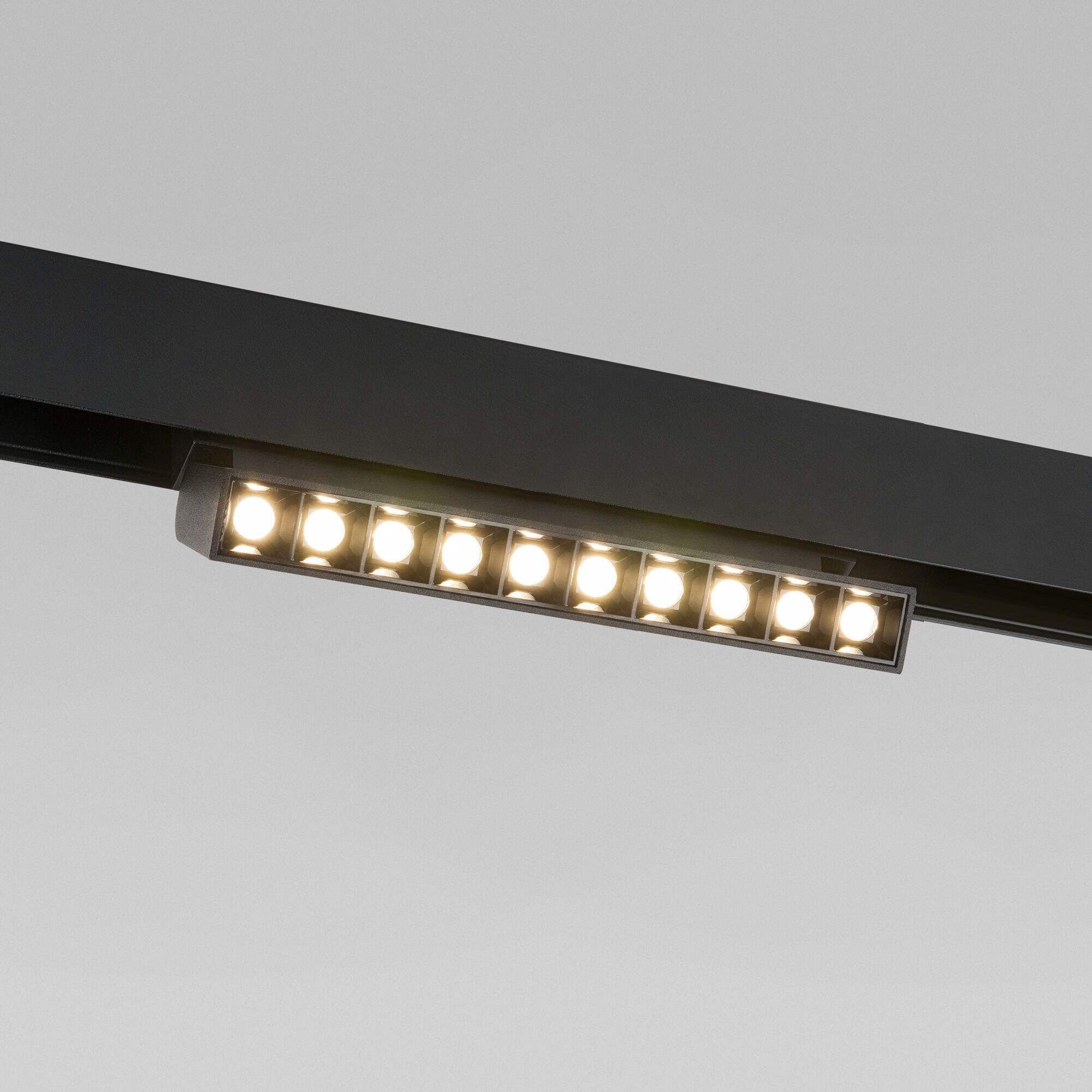 Slim Magnetic Трековый поворотный светильник HL02 12W 4200K черный