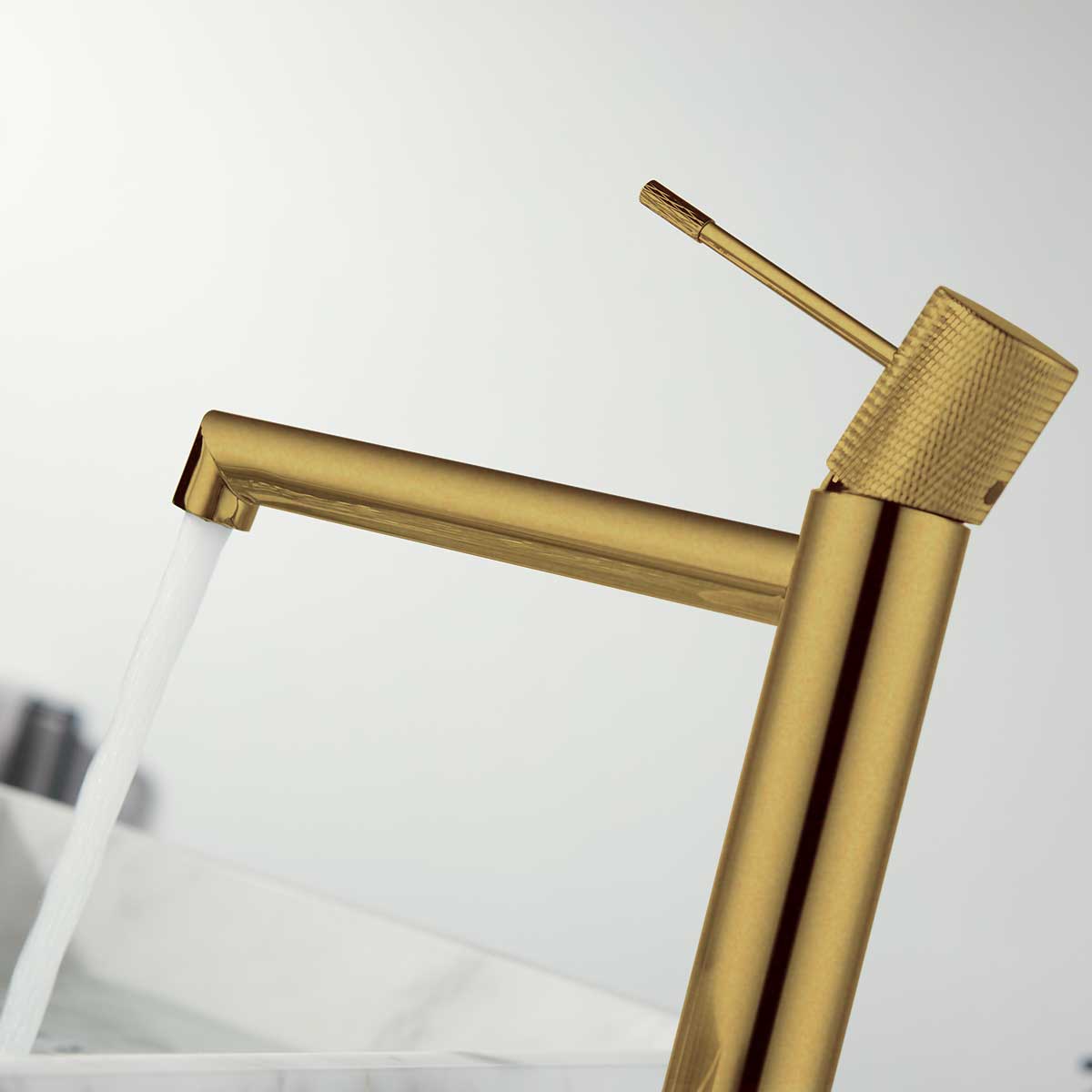 Смеситель Vincea Desire VBF-1D2BG на столешницу брашированное золото