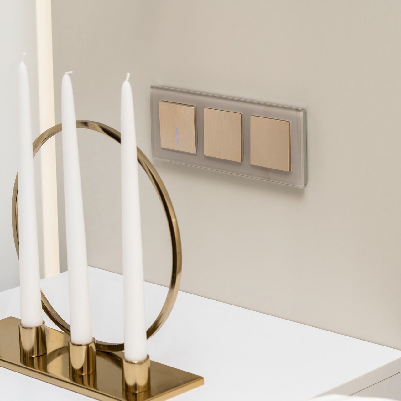 Выключатель одноклавишный проходной с подсветкой (шампань рифленый) Werkel