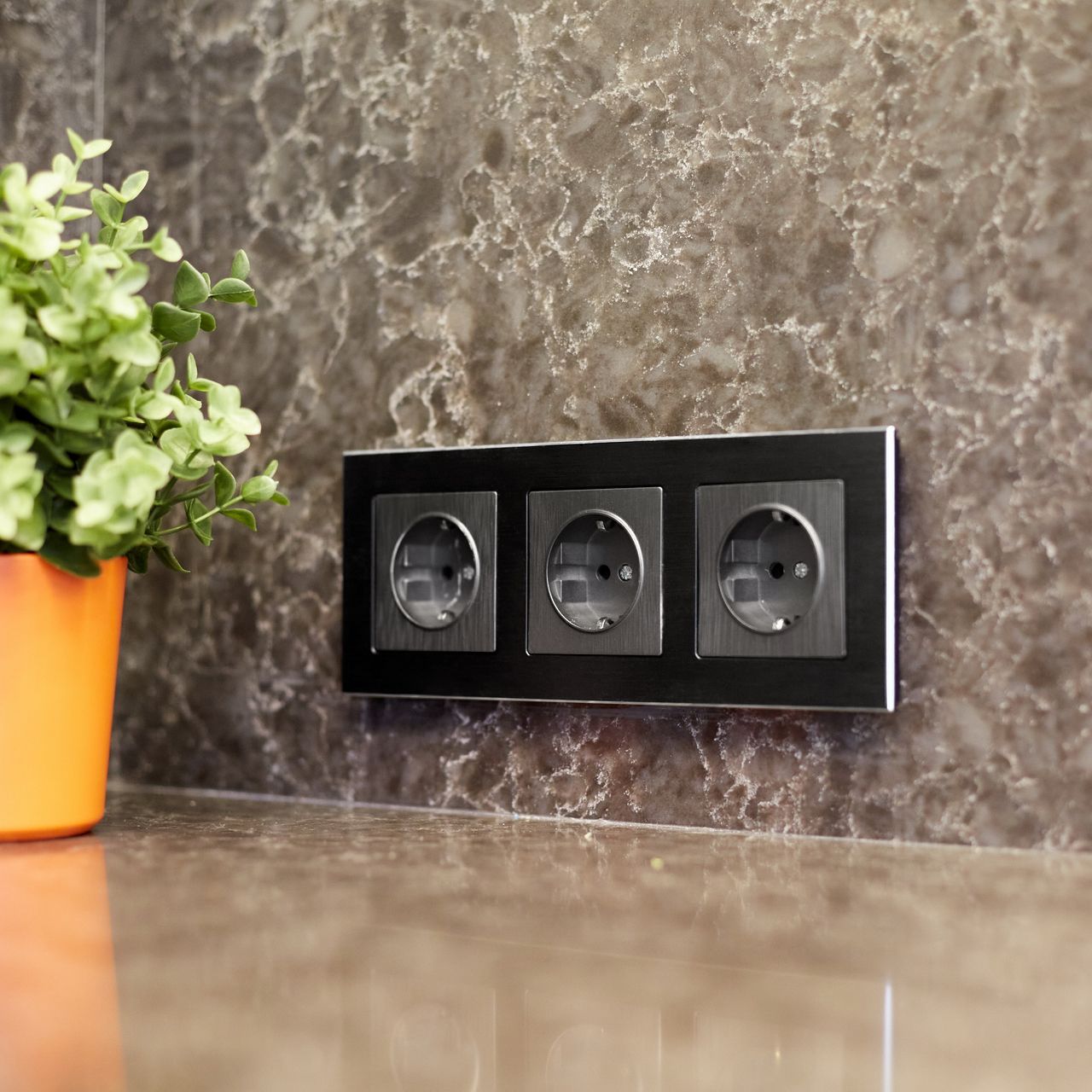 Рамка на 3 поста (черный алюминий) Werkel