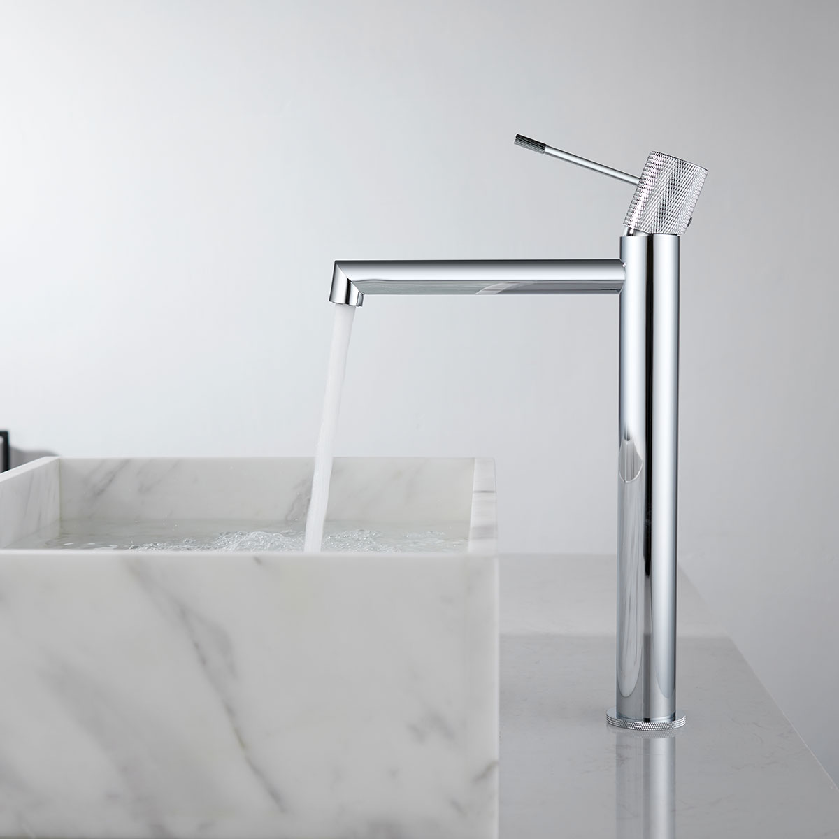 Смеситель Vincea Desire VBF-1D2CH на столешницу хром