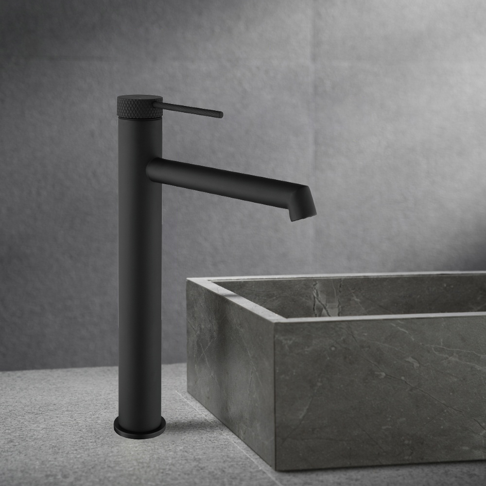 Смеситель Vincea Rim VBF-2RM2MB на столешницу/на раковину черный