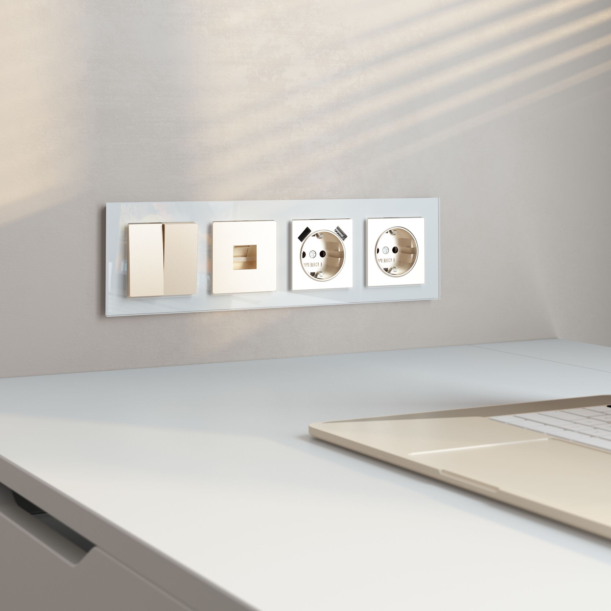 Рамка на 4 поста (белый, стекло) Werkel