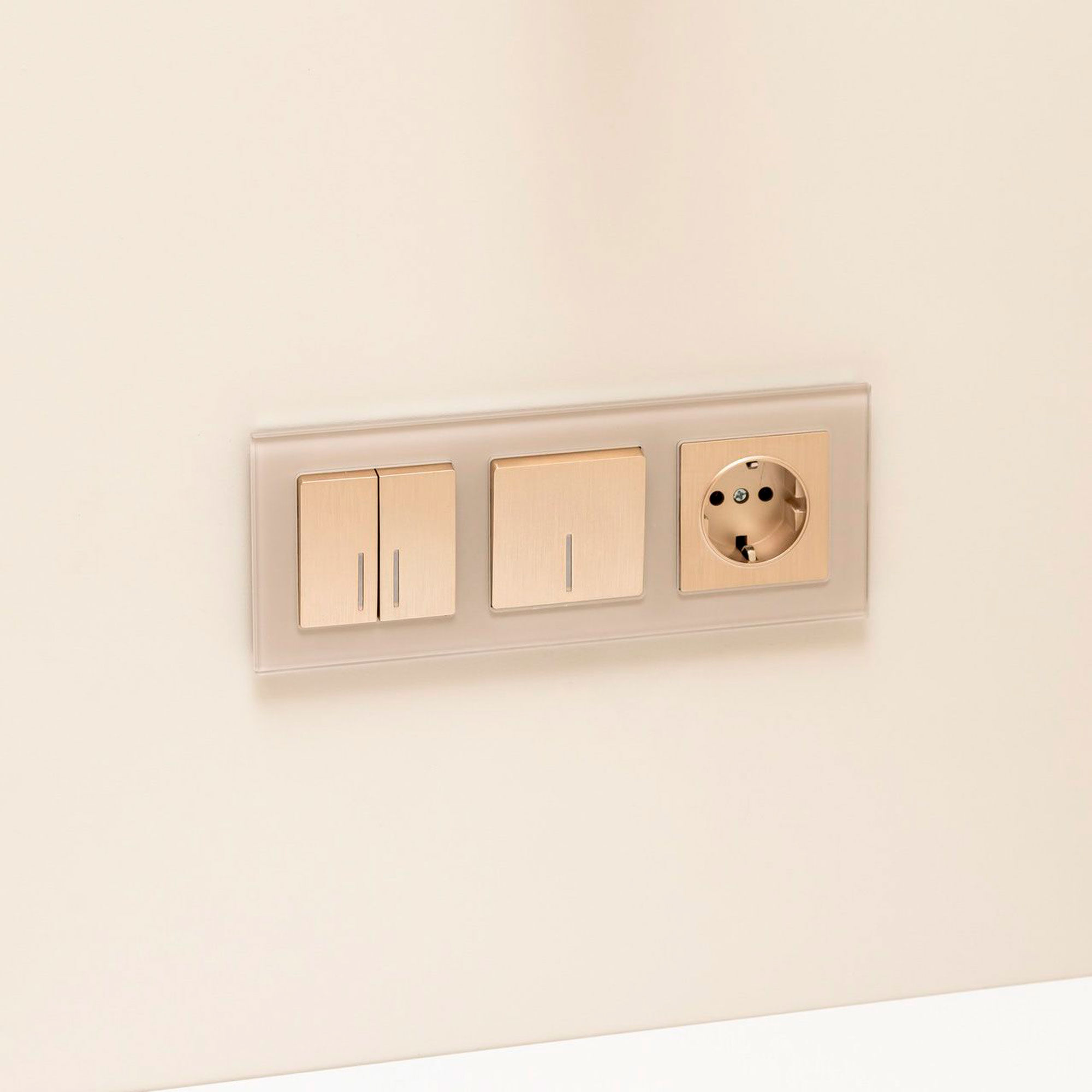 Рамка на 3 поста (дымчатый,стекло) Werkel