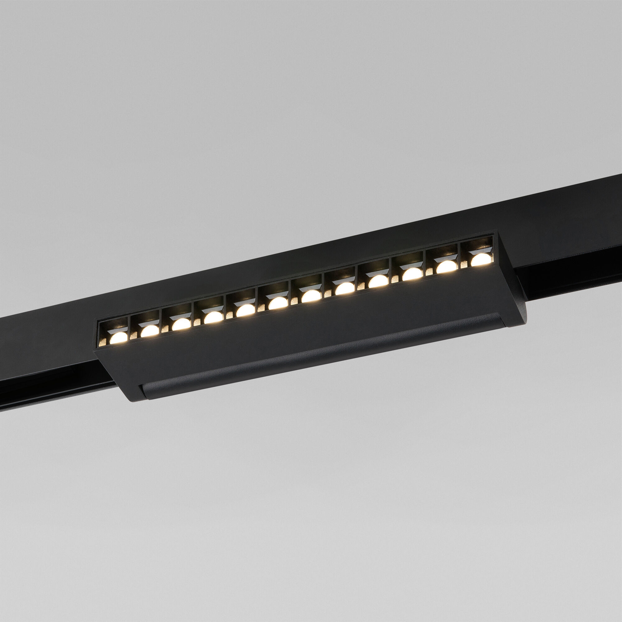 Slim Magnetic Трековый поворотный светильник HL02 12W 4200K черный