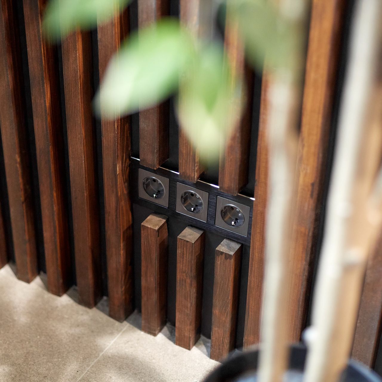 Рамка на 3 поста (черный алюминий) Werkel