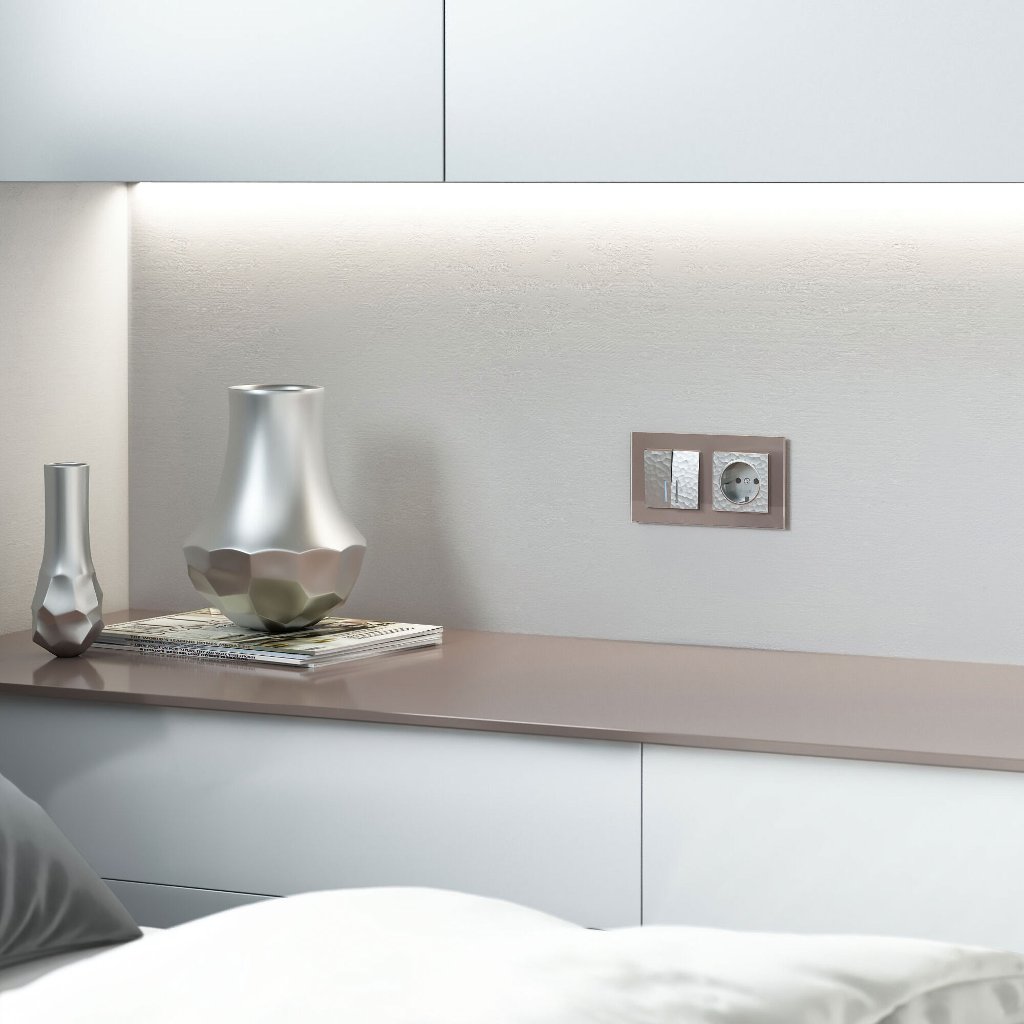 Розетка с заземлением и шторками (серебряный) Werkel