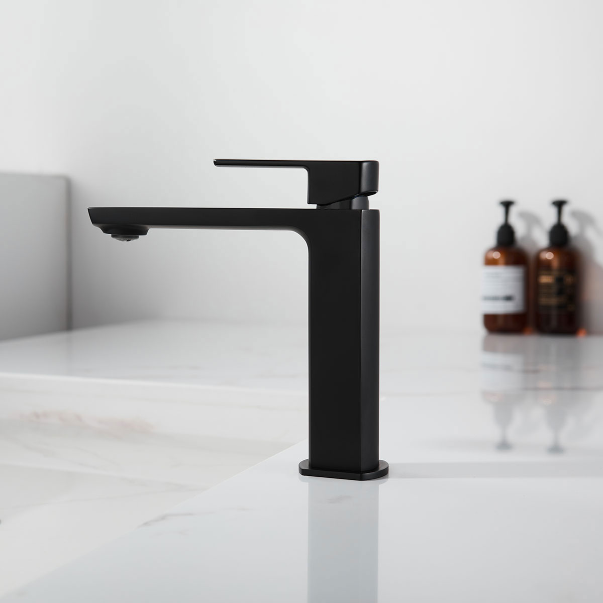 Смеситель Vincea Next VBF-1N1MB на раковину черный