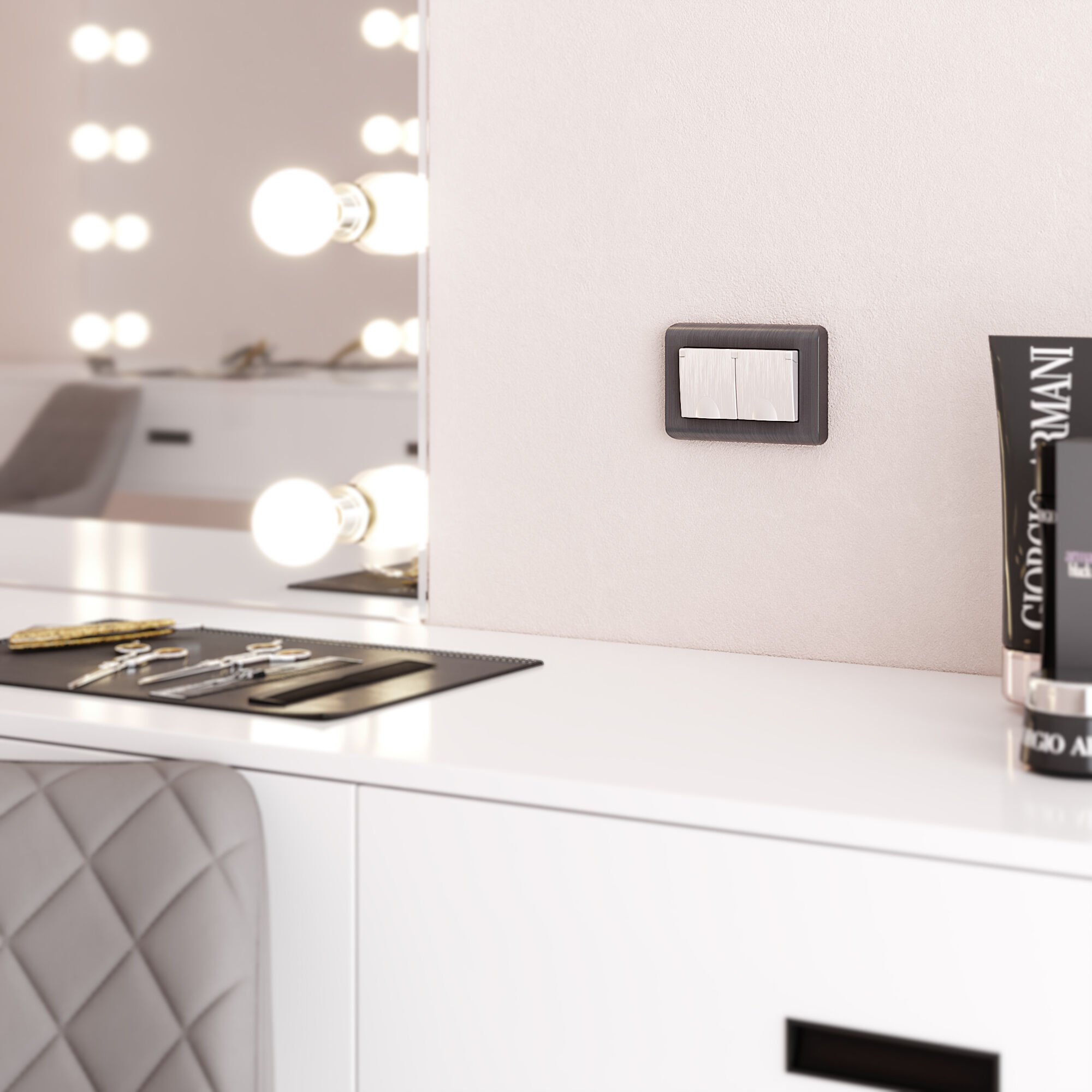 Розетка двойная влагозащ. с зазем. с защит. крышками и шторками (перламутровый рифленый) Werkel