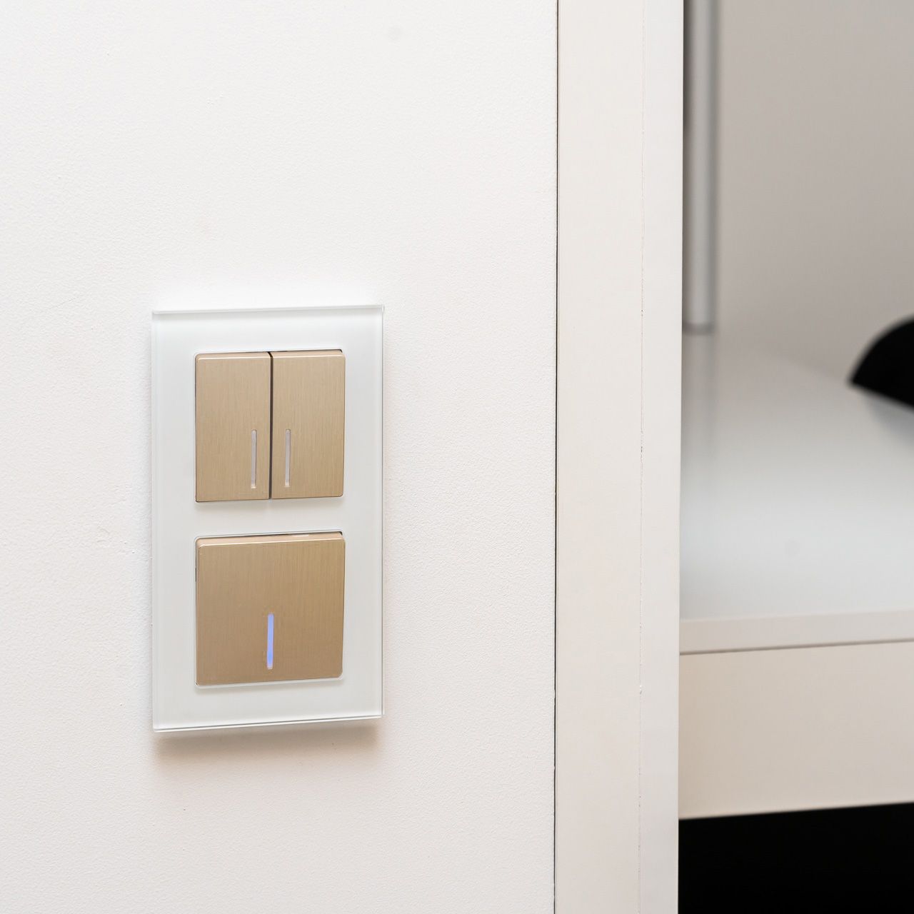 Выключатель одноклавишный с подсветкой (шампань рифленый) Werkel