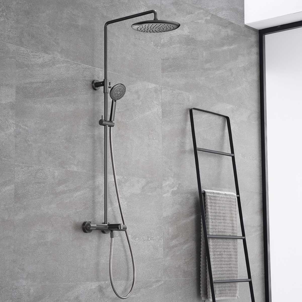 Душевая стойка Vincea Desire VSFS-1D1TGM настенная цвет вороненая сталь