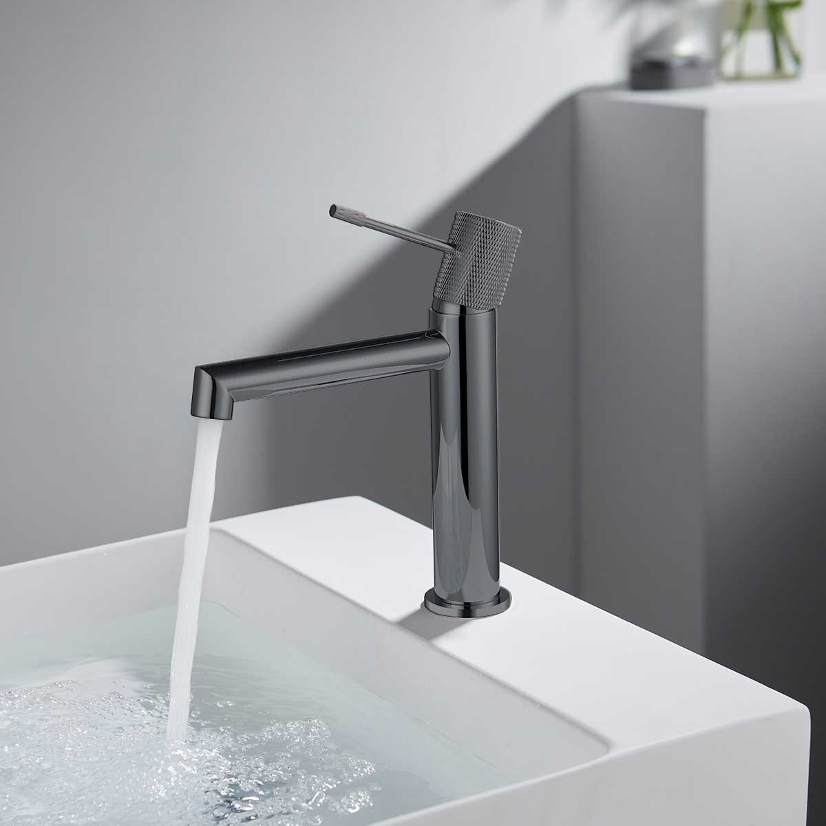 Смеситель Vincea Desire VBF-1D1GM на раковину вороненая сталь