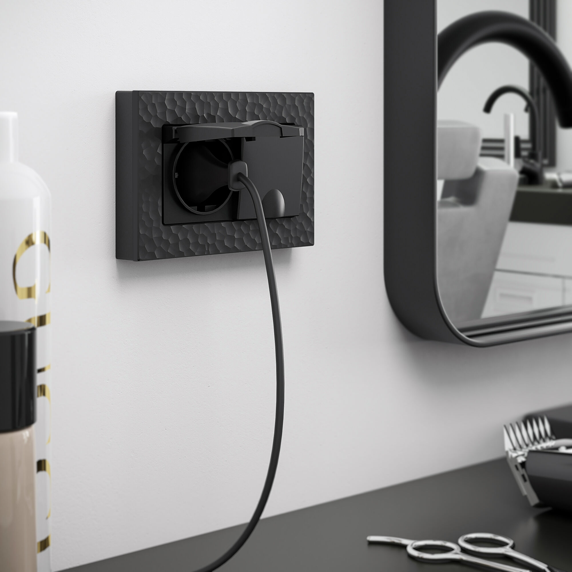 Розетка двойная влагозащ. с зазем. с защит. крышками и шторками (черный матовый) Werkel