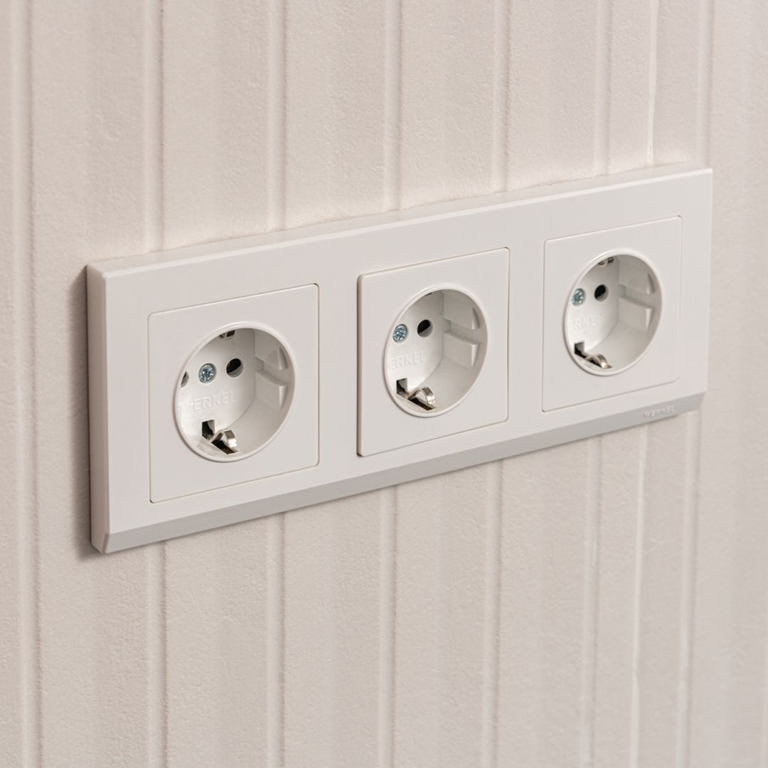 Рамка на 3 поста Stark (белый) Werkel