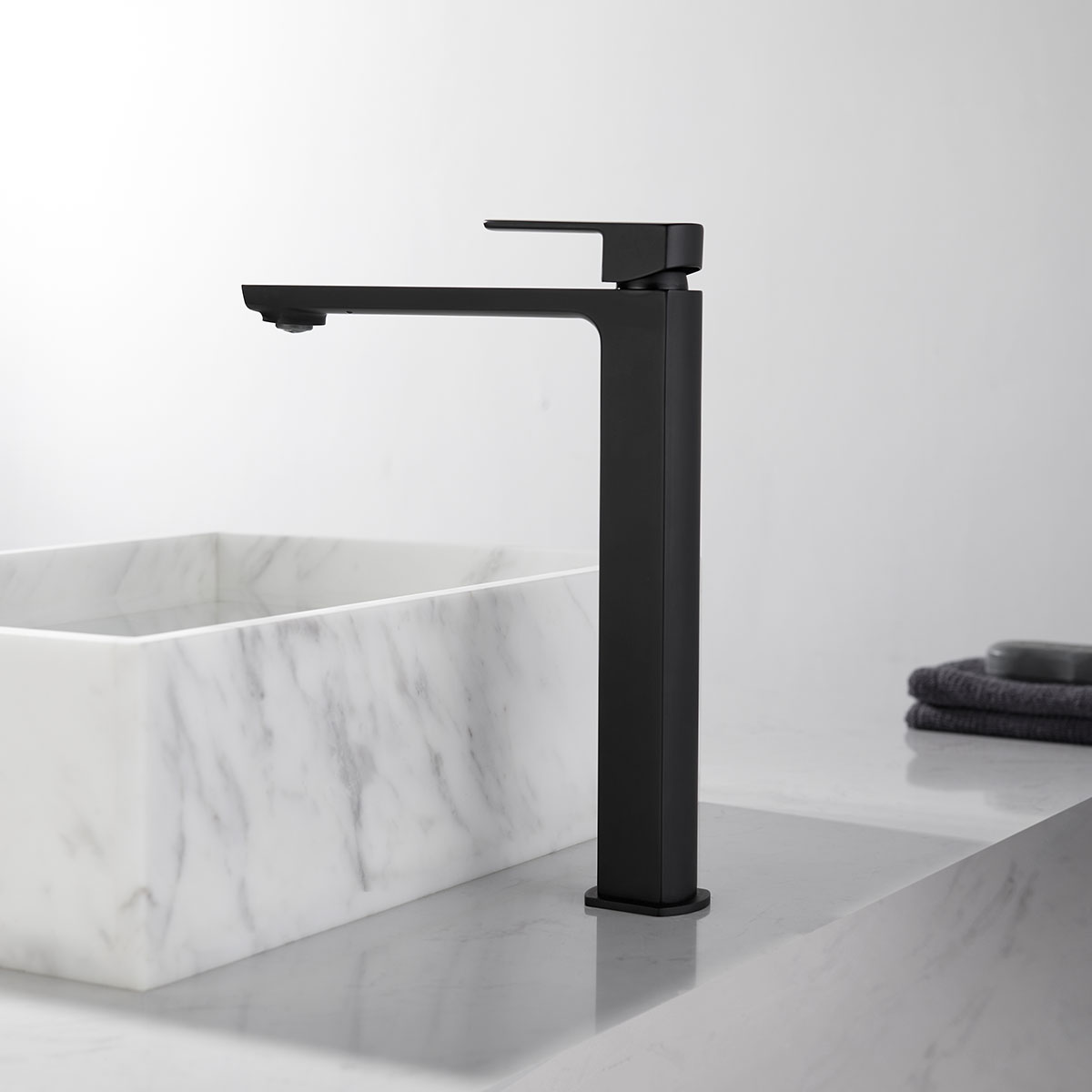 Смеситель Vincea Next VBF-1N2MB на столешницу черный