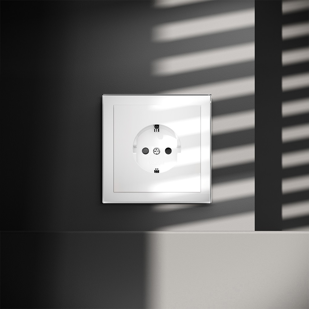 Розетка встраиваемая VOLTUM S70 с заземлением и защитными шторками, 16А, (белый глянцевый)
