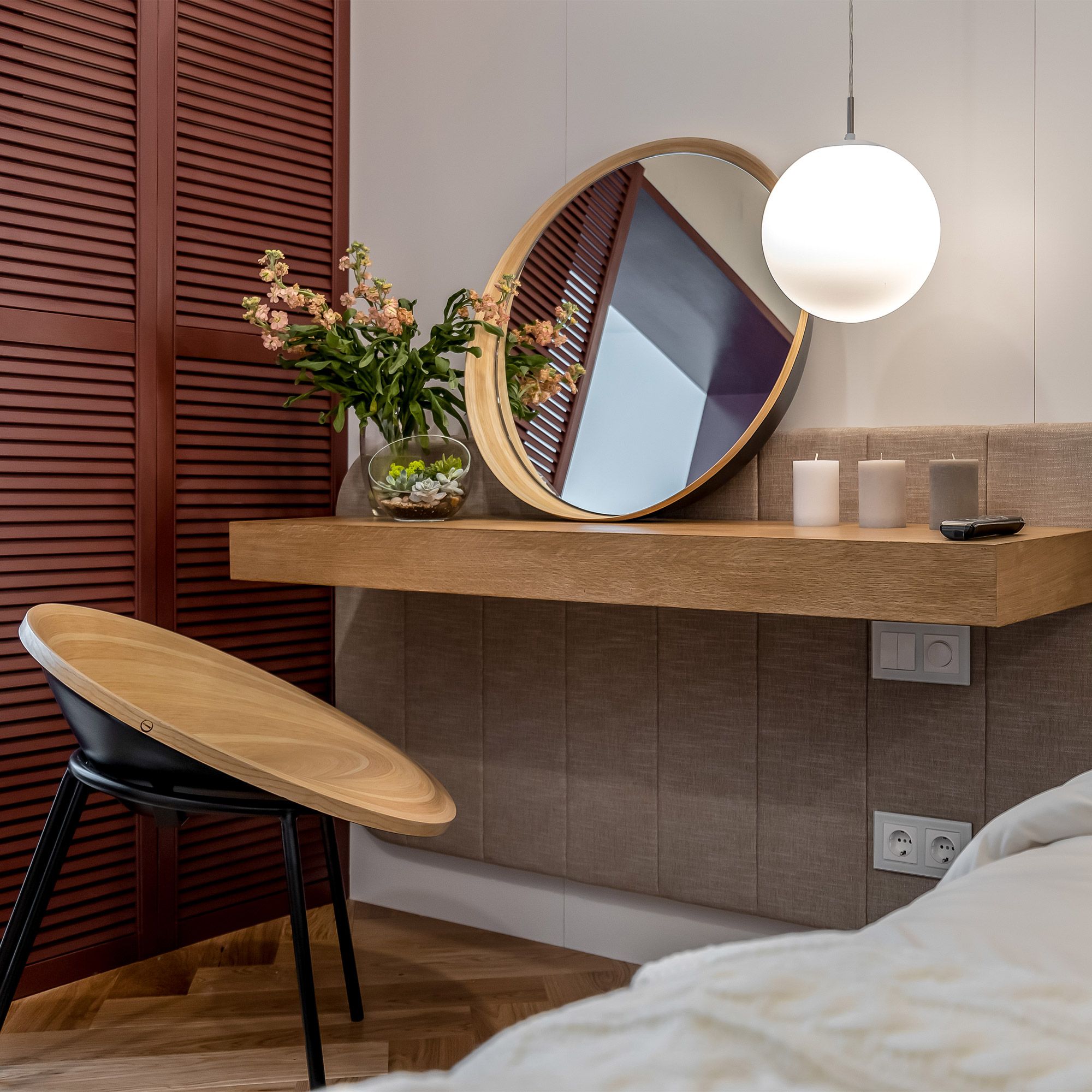 Розетка с заземлением (белая глянцевая) Werkel