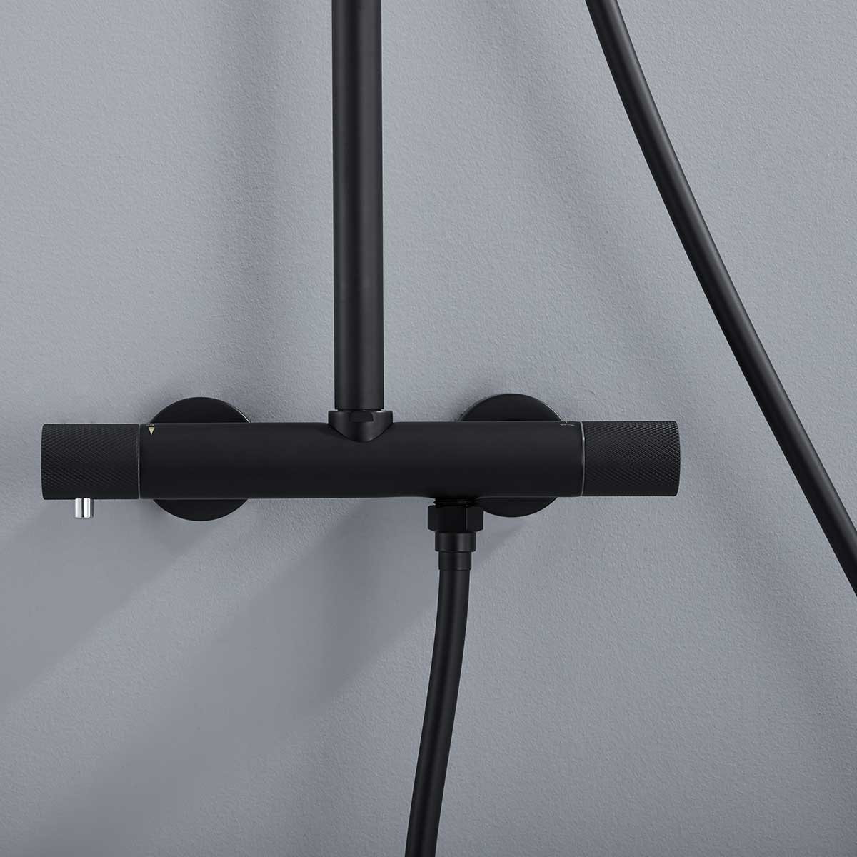 Душевая стойка Vincea Desire VSFS-1D0TMB настенная цвет черный