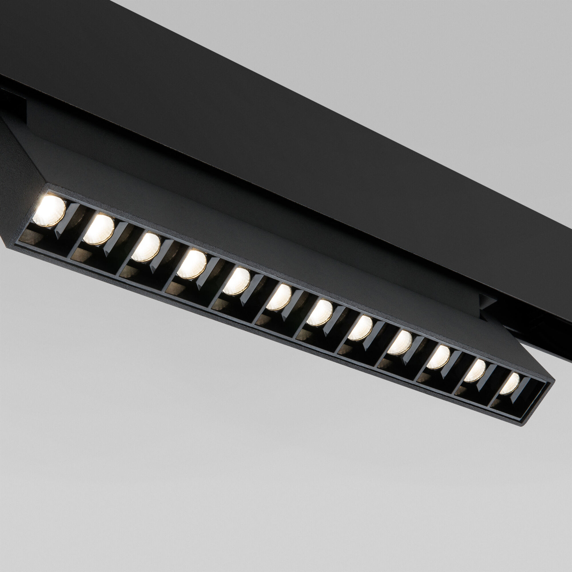 Slim Magnetic Трековый поворотный светильник HL02 12W 4200K черный